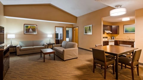 Suite, Multiple Beds, Non Smoking, Kitchen | Hypo-allergenic bedding, in-room safe, desk, laptop workspace