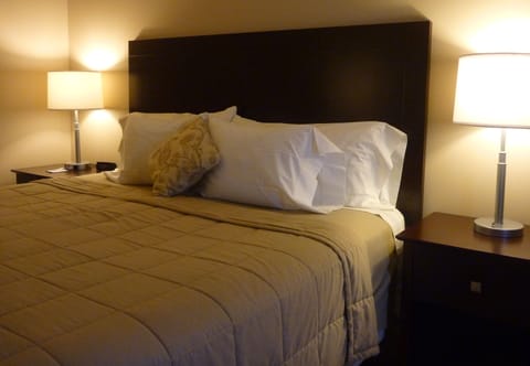 Deluxe Room, 1 King Bed | Premium bedding, desk, laptop workspace, blackout drapes