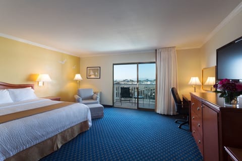 Junior Suite | Down comforters, in-room safe, desk, iron/ironing board