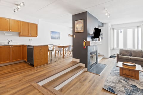 Comfort Chalet, 2 Bedrooms (105 Chateau Ridge - No Pets Allowed) | Living area | Smart TV