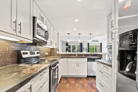 Luxury Condo, 3 Bedrooms (205 Sierra Lane - Pet Friendly) | Private kitchen | Full-size fridge, microwave, oven, stovetop