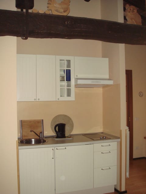 Coffee/tea maker, electric kettle