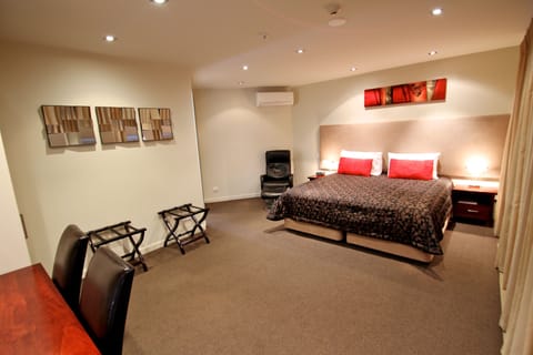 Executive Suite, 1 Bedroom | Premium bedding, desk, laptop workspace, iron/ironing board