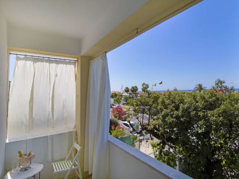 Property, Room, Building, House, Real Estate, Balcony, Window, Interior Design, Apartment, Architecture