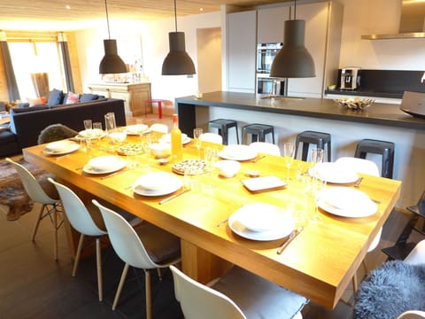 Room, Yellow, Table, Property, Dining Room, Furniture, Interior Design, Brunch, Restaurant, Lighting