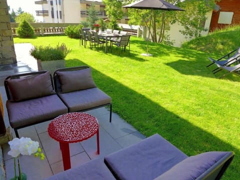 Plant, Furniture, Property, Green, Chair, Nature, Outdoor Furniture, Outdoor Table, Tree, Shade