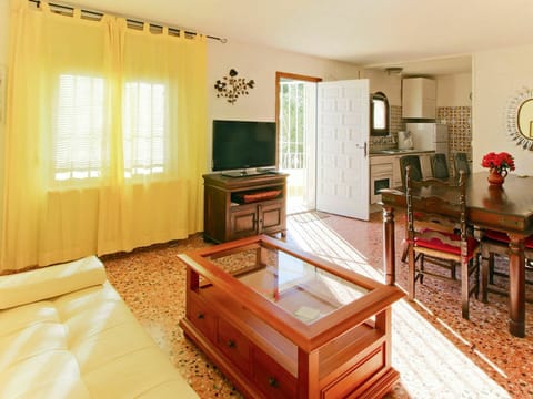 Room, Property, Furniture, Interior Design, Building, Living Room, House, Real Estate, Floor, Table