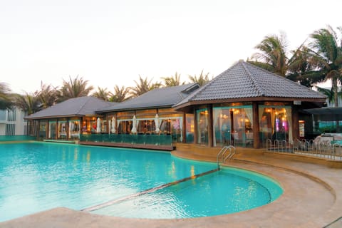 Outdoor pool, open 7:30 AM to 9:00 AM, pool umbrellas, sun loungers