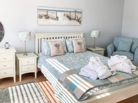 Light and airy king size bedroom | Stinchar View, Ballantrae, near Girvan
