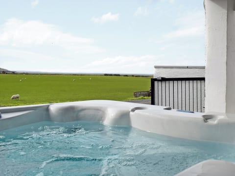 Inviting private hot tub | Stinchar View, Ballantrae, near Girvan