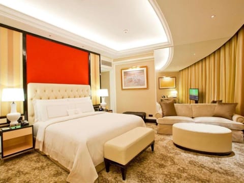Celebrity Suite	 | Egyptian cotton sheets, premium bedding, minibar, in-room safe