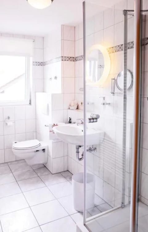 Standard Double Room | Bathroom | Shower, towels
