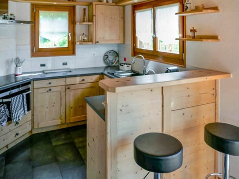 Cabinetry, Tap, Countertop, Kitchen Sink, Sink, Furniture, Property, Plumbing Fixture, Drawer, Wood