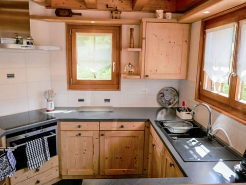 Room, Countertop, Cabinetry, Furniture, Property, Sink, Kitchen, Building, Interior Design, House