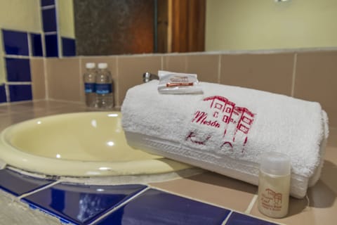 Standard Room | Bathroom | Shower, rainfall showerhead, towels, soap