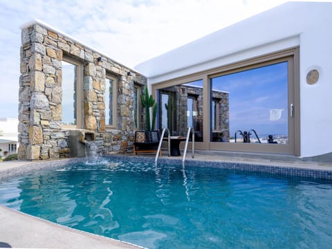 Family Room | Private pool