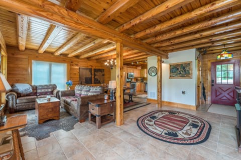 Main level seating area 