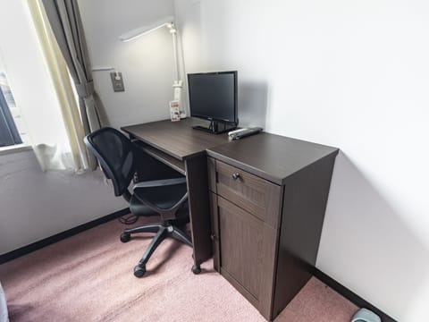 Single Room, Non Smoking, Shared Bathroom | Desk, free WiFi