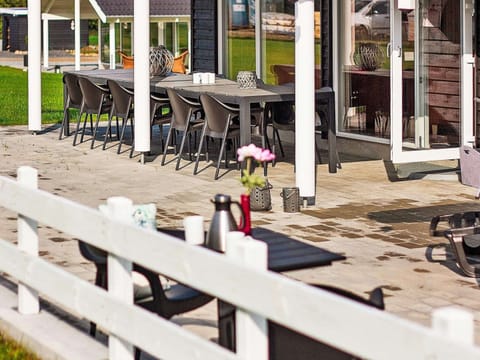 House | Outdoor dining