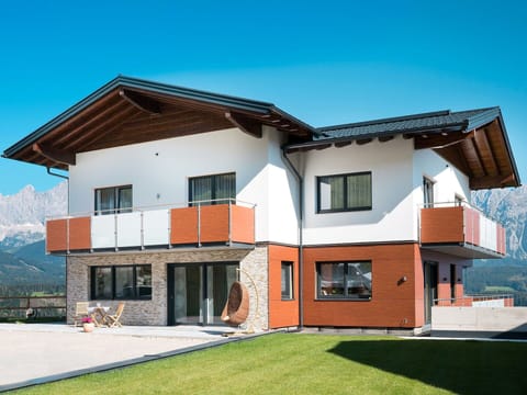 Sky, Building, Window, Plant, House, Tree, Land Lot, Urban Design, Neighbourhood, Residential Area