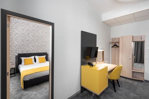 Luxury Studio Suite | Minibar, desk, soundproofing, iron/ironing board