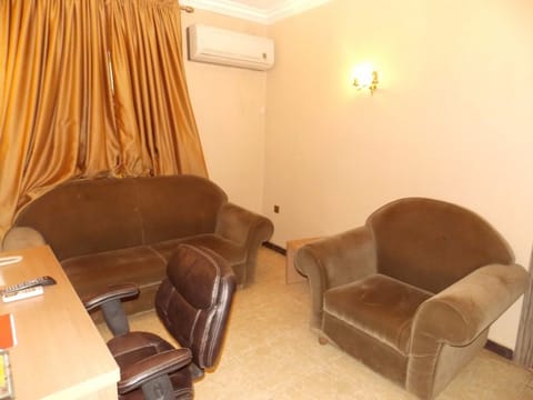 Elite Room, 1 Double Bed | Living area | LED TV