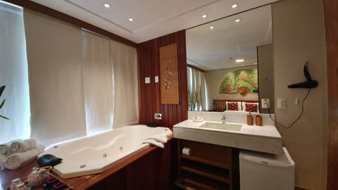 Romantic Apartment, Japanese Futon | Bathroom | Shower, free toiletries, hair dryer, towels