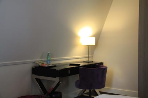 In-room safe, free WiFi, bed sheets