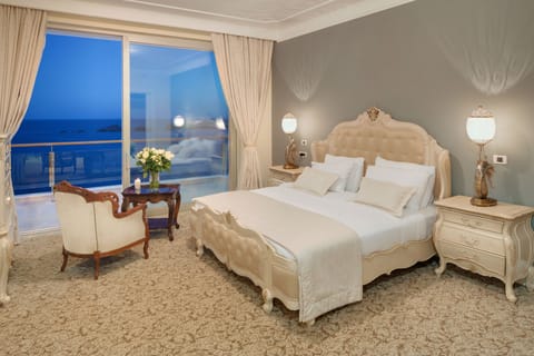 Presidential Suite | Premium bedding, minibar, in-room safe, desk