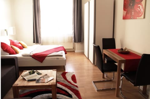 Standard Studio, Kitchen | Iron/ironing board, free cribs/infant beds, free WiFi, bed sheets