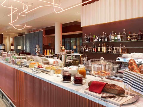 Daily buffet breakfast (CHF 33 per person)