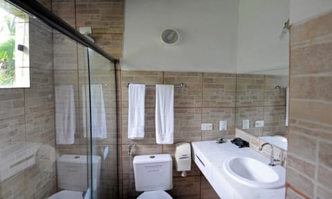 Suite Master Jacaranda | Bathroom | Free toiletries, towels