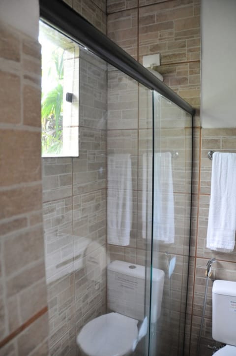 Suite Master Pau Brasil | Bathroom | Free toiletries, towels