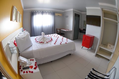 Standard Double Room | Minibar, in-room safe, individually decorated, individually furnished