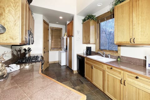 3.02-MV-Terraces-602-kitchen-1