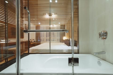 Premier Double Windows | Bathroom | Free toiletries, hair dryer, slippers, bidet