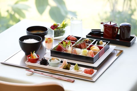 Daily buffet breakfast (JPY 2750 per person)