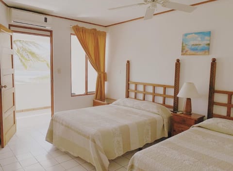 Deluxe Room, Balcony, Bay View | Iron/ironing board, bed sheets