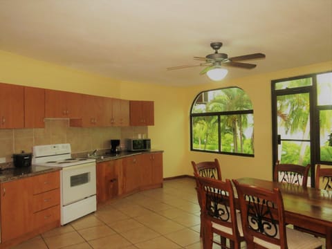 Junior Suite, Kitchen, Bay View | Private kitchen | Stovetop
