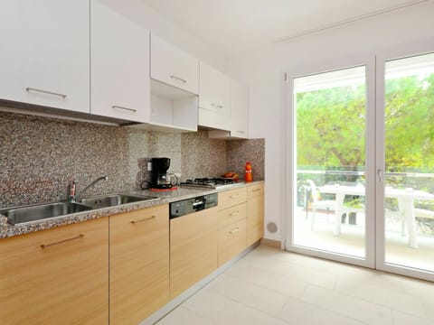 Property, Room, Kitchen, Countertop, Cabinetry, Furniture, House, Interior Design, Building, Real Estate