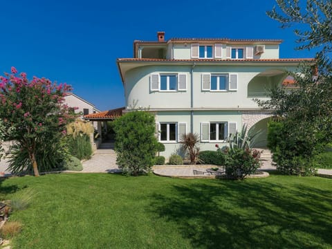 Property, Home, House, Residential Area, Real Estate, Building, Estate, Architecture, Lawn, Mansion