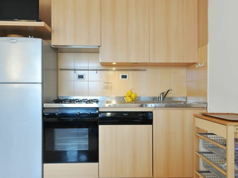 Cabinetry, Kitchen Sink, Countertop, Property, Sink, Kitchen, Kitchen Stove, Tap, Building, Wood