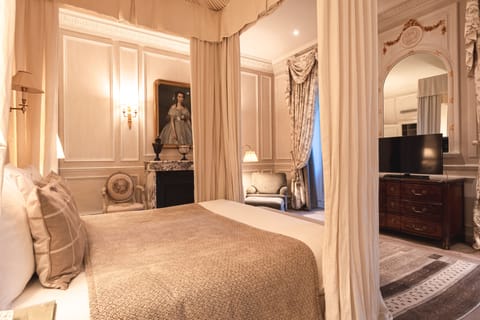 Double Room (Prestige Chateau) | Minibar, in-room safe, individually decorated, individually furnished