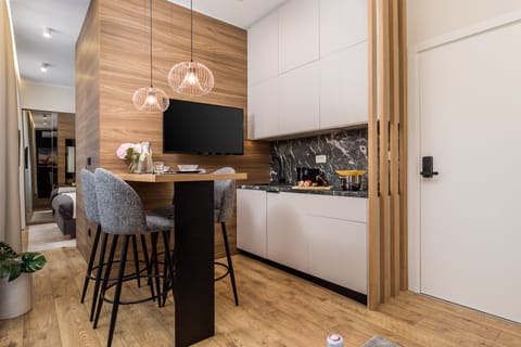 Luxury Studio | Private kitchen | Fridge, microwave, oven, stovetop