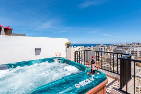 Apartment, 1 Bedroom, Balcony, City View | Outdoor spa tub