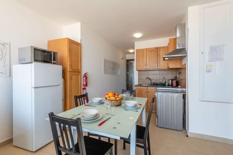 Apartment, 1 Bedroom, Balcony, City View | Private kitchen