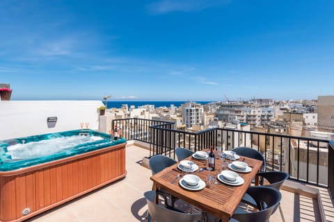 Apartment, 1 Bedroom, Balcony, City View | Outdoor dining