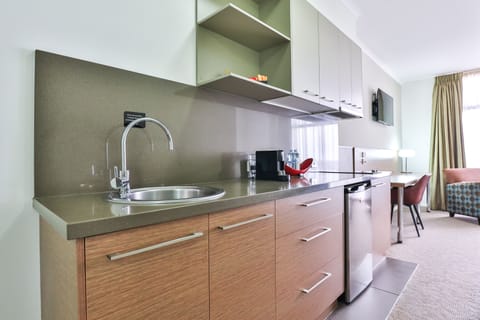 Standard Apartment, 1 Bedroom (Ontario) | Private kitchen | Fridge, microwave, coffee/tea maker, electric kettle