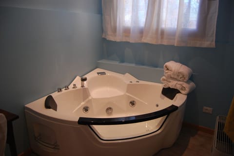 Suite, Hot Tub | Jetted tub