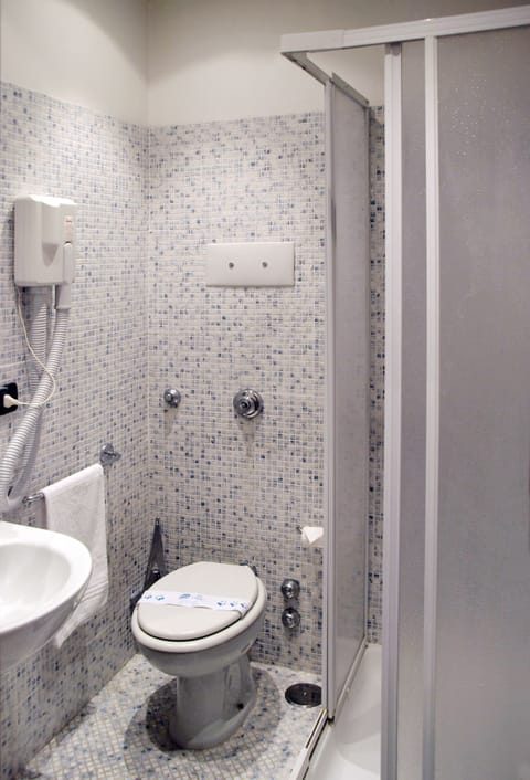 Standard Double Room Single Use | Bathroom | Free toiletries, hair dryer, towels